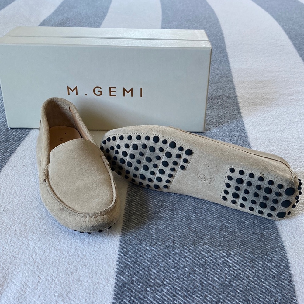 M. Gemi Felize Driving Loafer in Latte Suede. Size 38